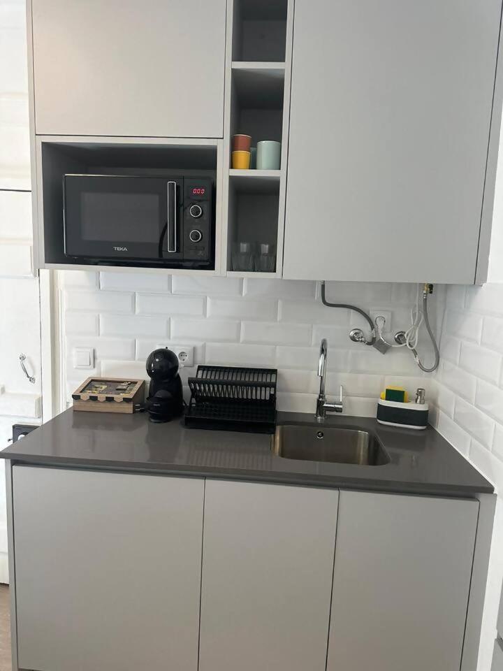 Stylish Renovated In Chiado Apartamento *